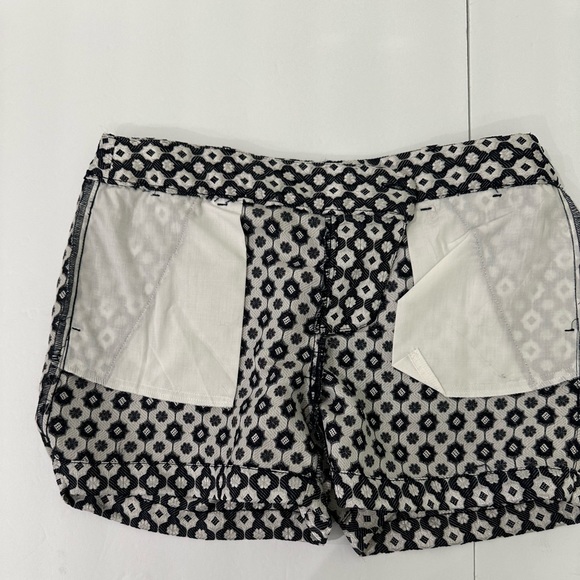 Ann Taylor LOFT Women’s Size 4  Black Silver Shorts Geometric Floral Print - Picture 5 of 8